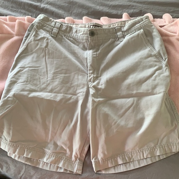 Izod Light Khaki Golf Shorts - Picture 2 of 4